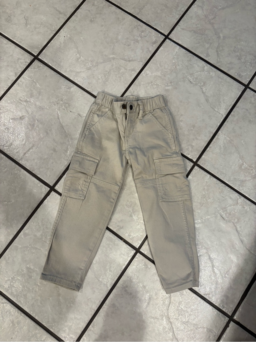 GAP SIZE 4 Relaxed Cargo Pants in Light Beige - like new